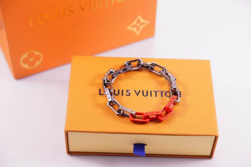 LV Suits 03lyr11 (3)