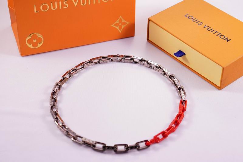 LV Suits 03lyr11 (5)