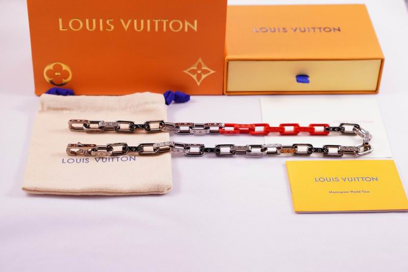 LV Suits 03lyr11 (6)