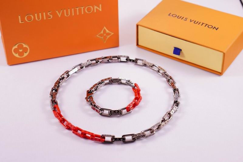 LV Suits 03lyr11 (7)