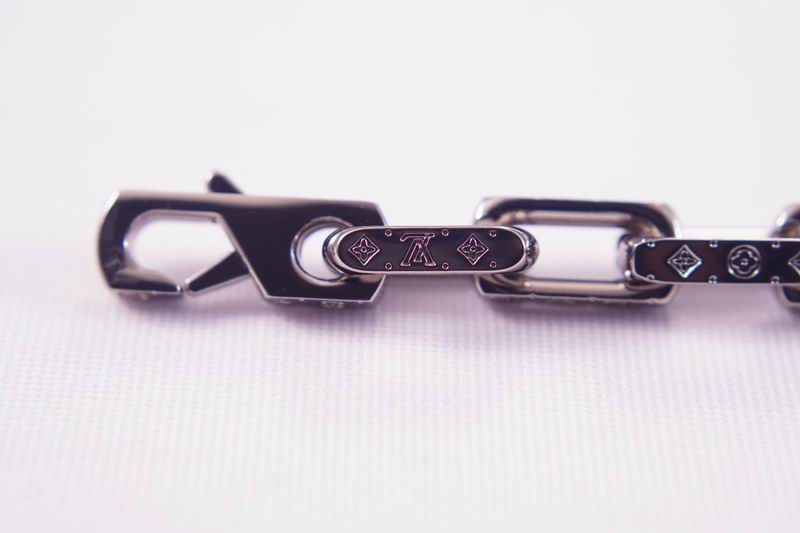 LV Suits 03lyr11 (8)