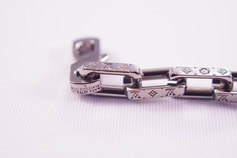 LV Suits 03lyr11 (9)