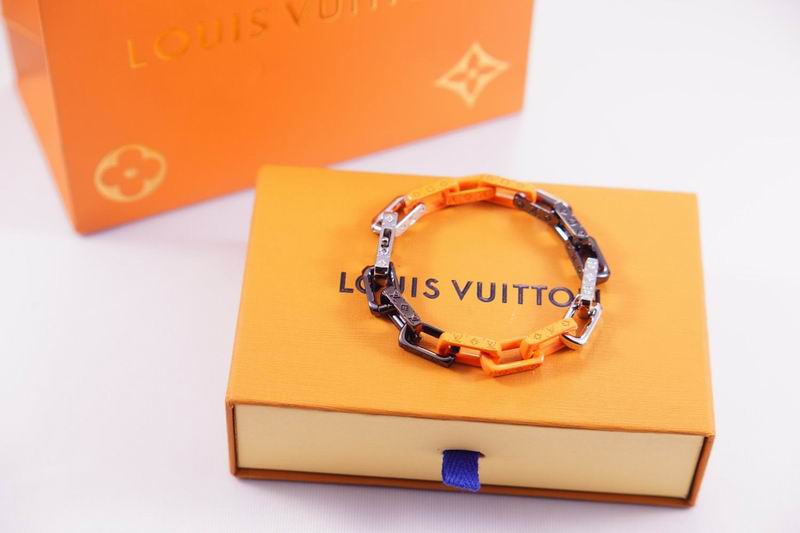 LV Suits 03lyr12 (3)