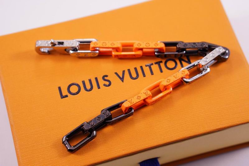 LV Suits 03lyr12 (4)