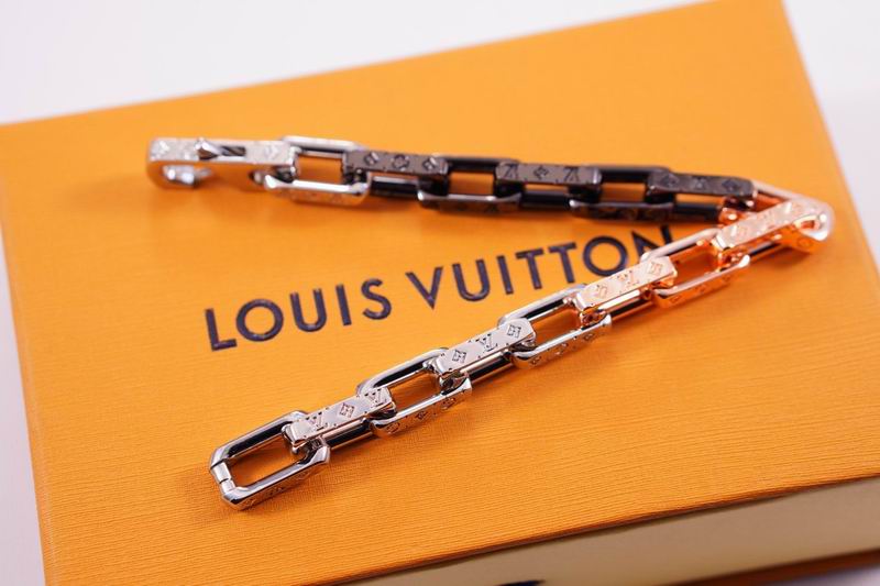 LV Suits 03lyr13 (4)