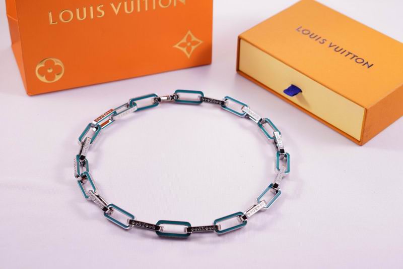 LV Suits 03lyr15 (2)