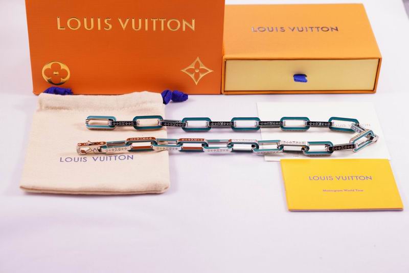 LV Suits 03lyr15 (3)