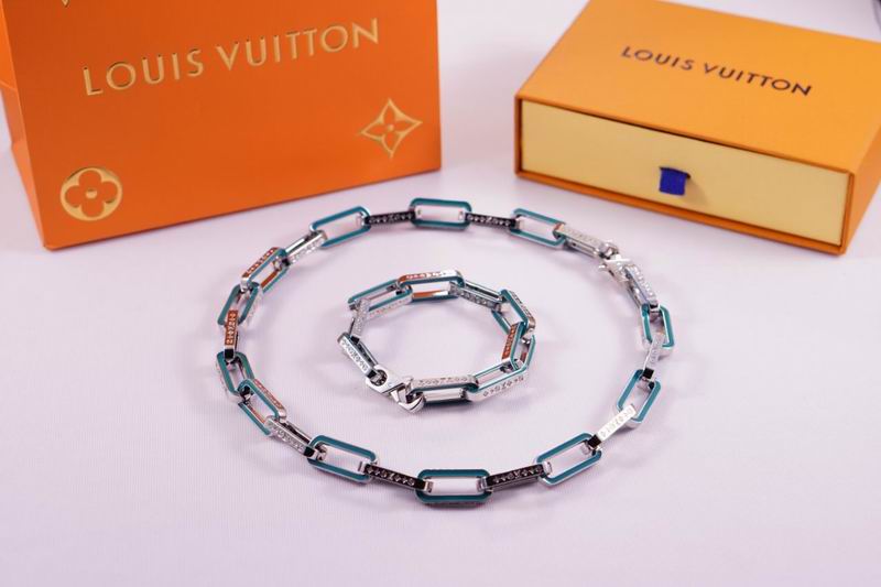 LV Suits 03lyr15 (5)