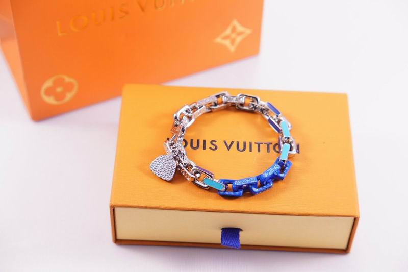 LV Suits 03lyr16  (3)