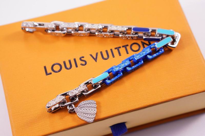 LV Suits 03lyr16  (4)