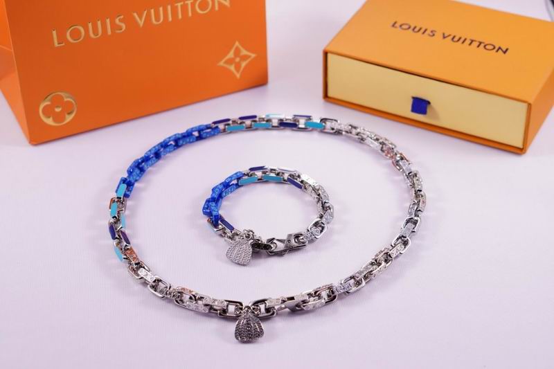 LV Suits 03lyr16  (5)