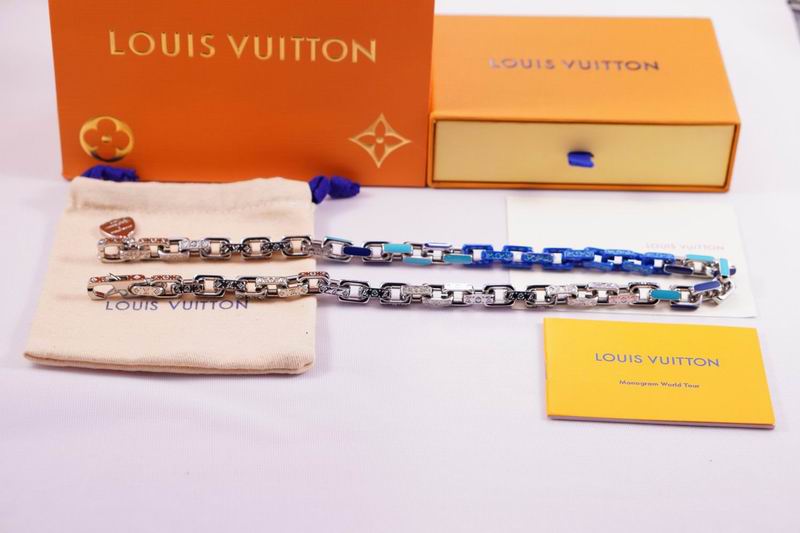 LV Suits 03lyr17 (3)