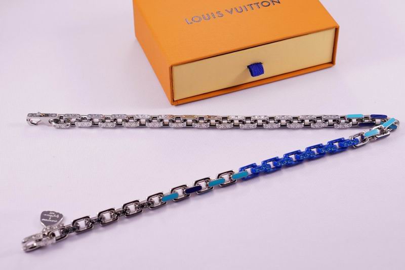 LV Suits 03lyr17 (4)