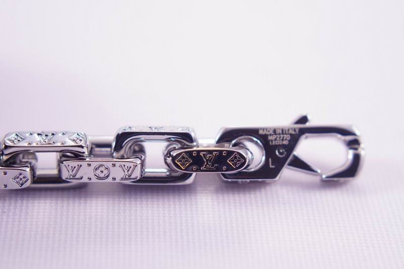 LV Suits 03lyr17 (6)