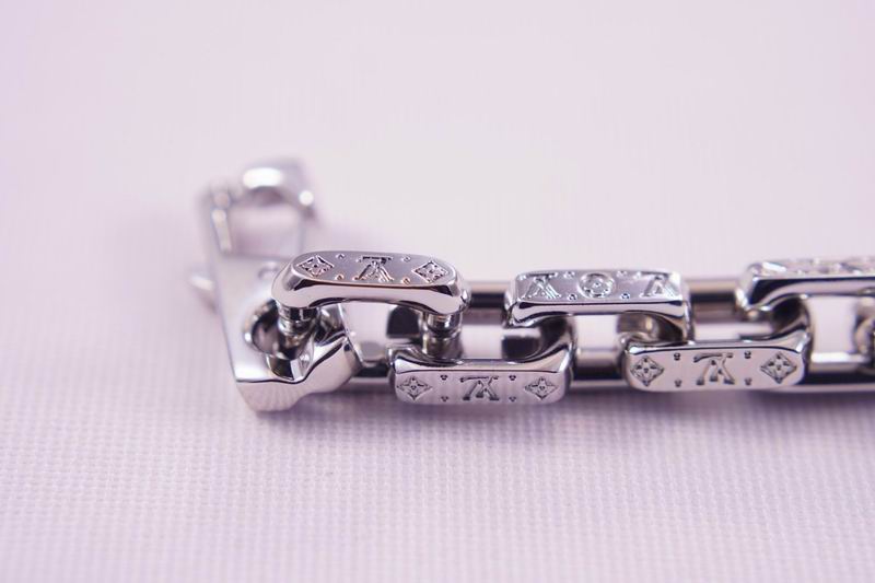 LV Suits 03lyr17 (7)