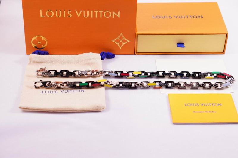 LV Suits 03lyr18 (3)