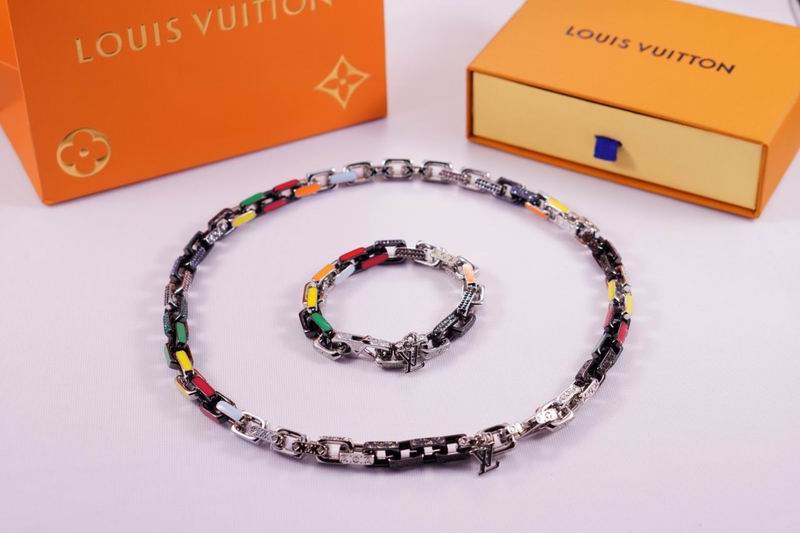 LV Suits 03lyr18 (5)