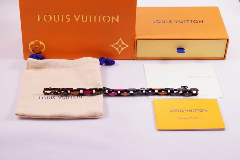 LV Suits 03lyr19 (4)