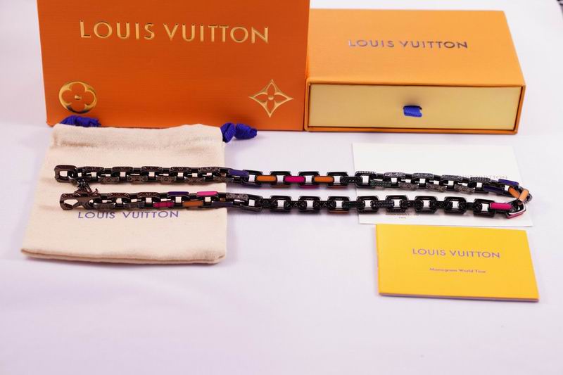 LV Suits 03lyr19 (5)