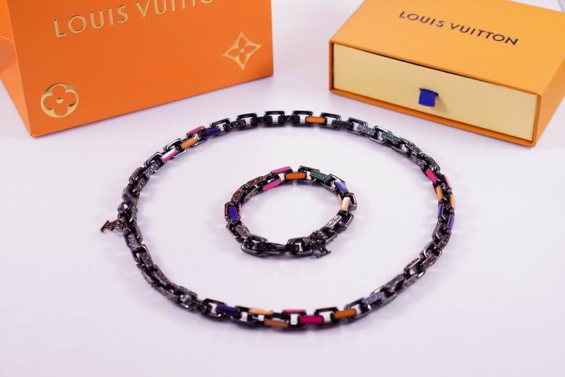 LV Suits 03lyr19 (6)