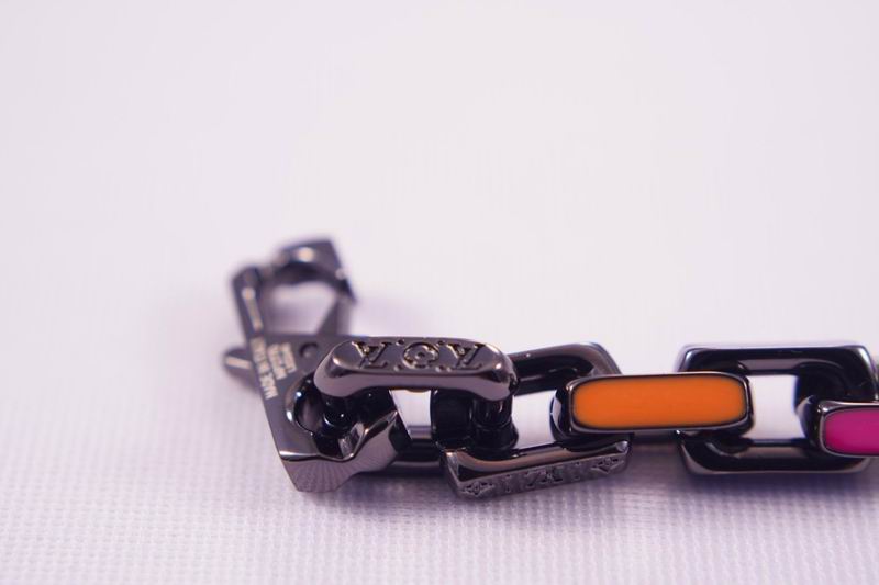 LV Suits 03lyr20 (1)