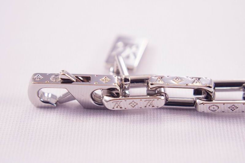 LV Suits 03lyr20 (10)