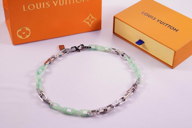 LV Suits 03lyr20 (4)