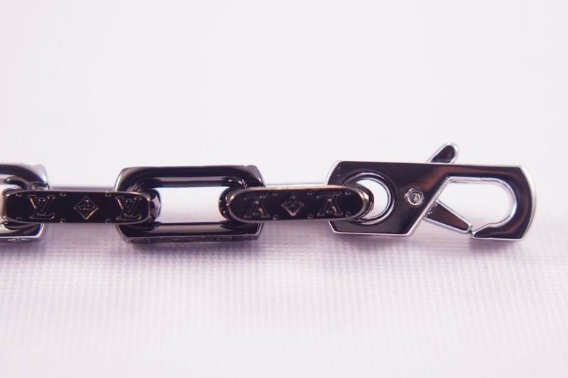 LV Suits 03lyr21 (6)