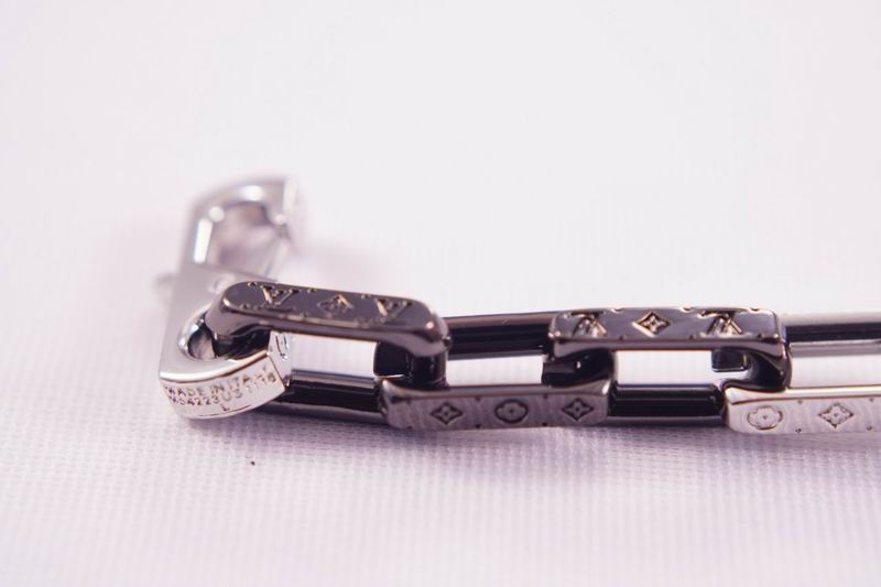 LV Suits 03lyr21 (7)