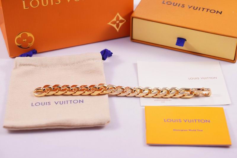 LV Suits 03lyr23 (10)