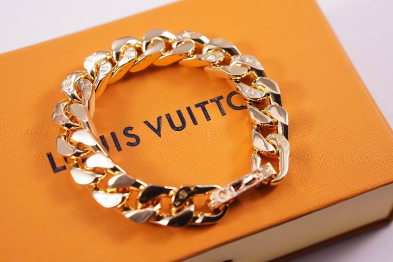 LV Suits 03lyr23 (12)