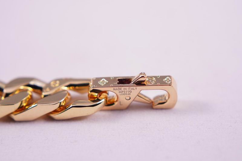 LV Suits 03lyr23 (14)