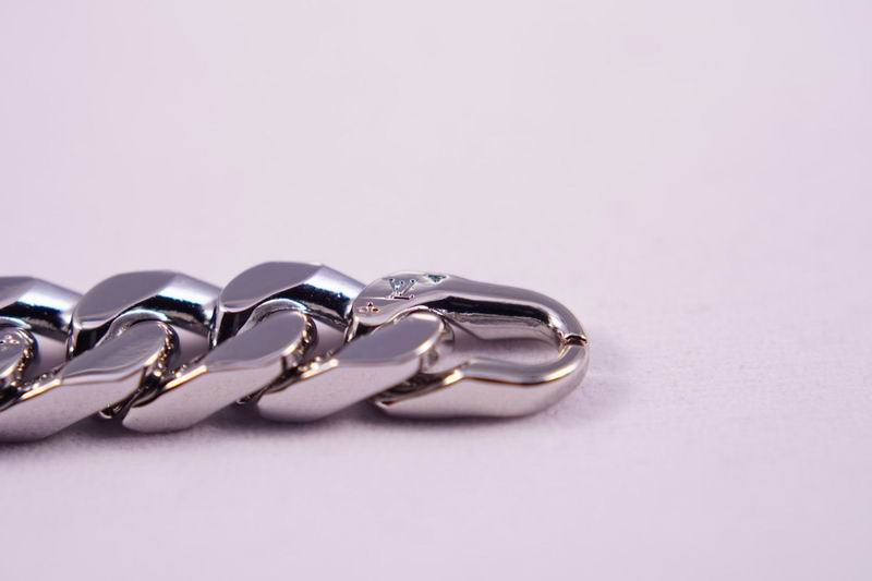 LV Suits 03lyr23 (8)