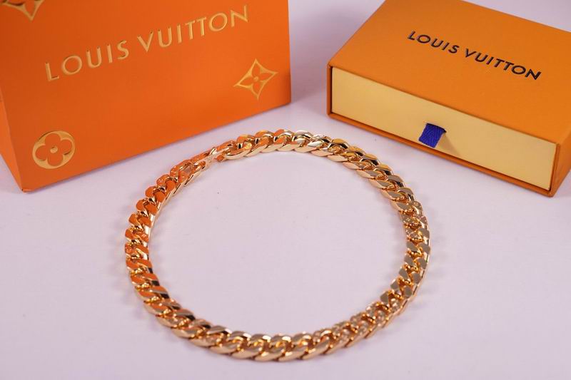 LV Suits 03lyr24 (4)