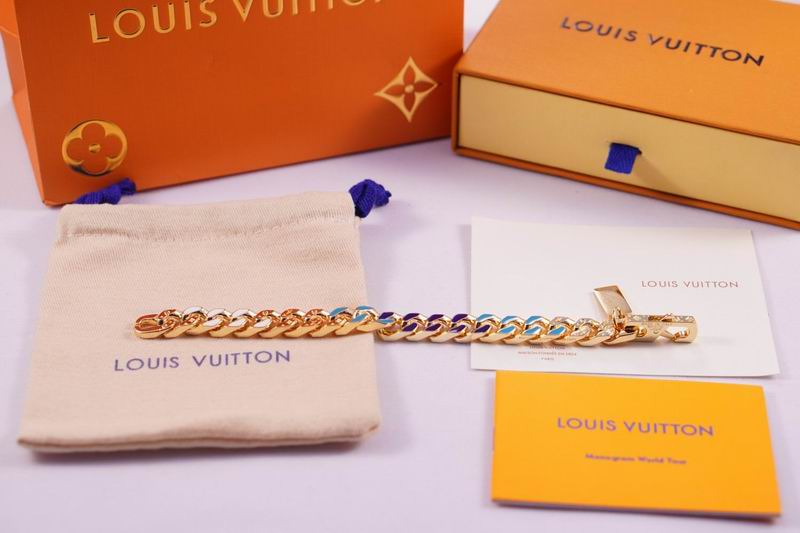 LV Suits 03lyr25 (3)