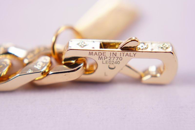 LV Suits 03lyr25 (8)