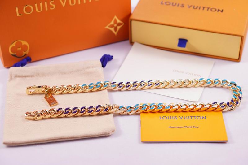 LV Suits 03lyr26 (2)