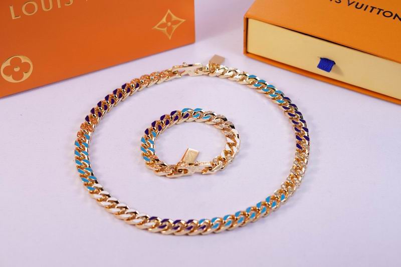 LV Suits 03lyr26 (5)