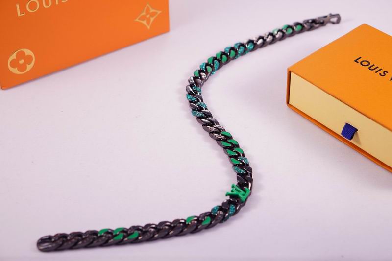 LV Suits 03lyr27 (4)