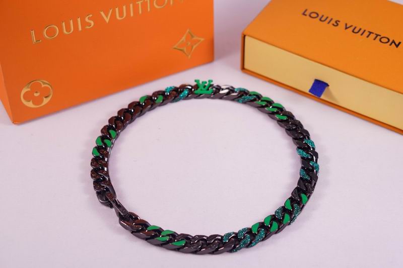 LV Suits 03lyr27 (5)