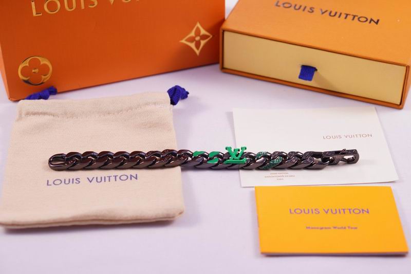 LV Suits 03lyr28 (3)