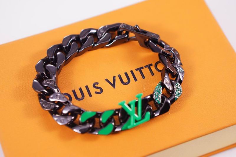 LV Suits 03lyr28 (5)