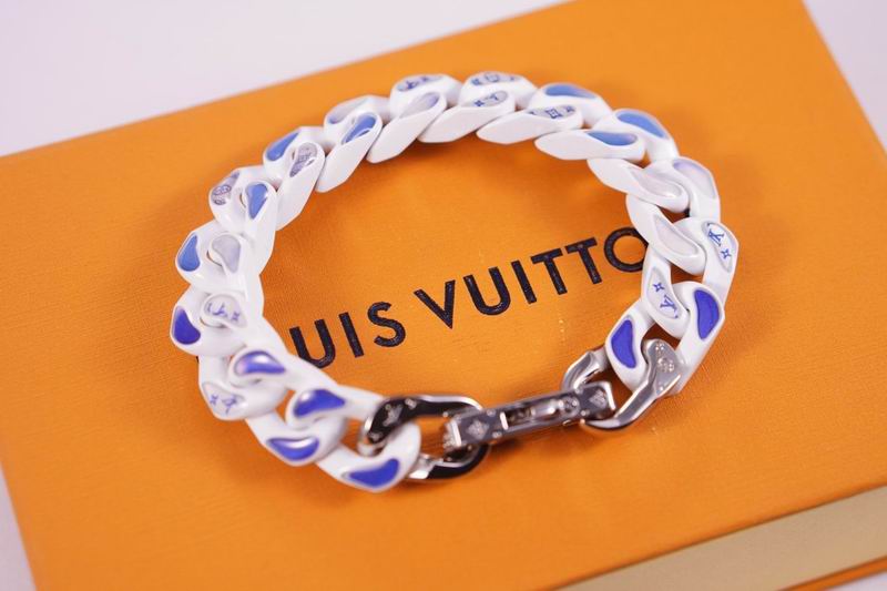 LV Suits 03lyr29 (4)