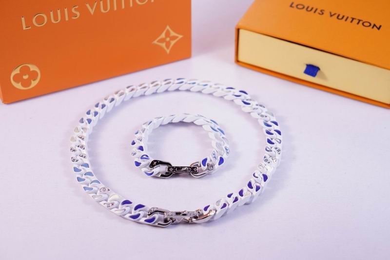 LV Suits 03lyr29 (5)