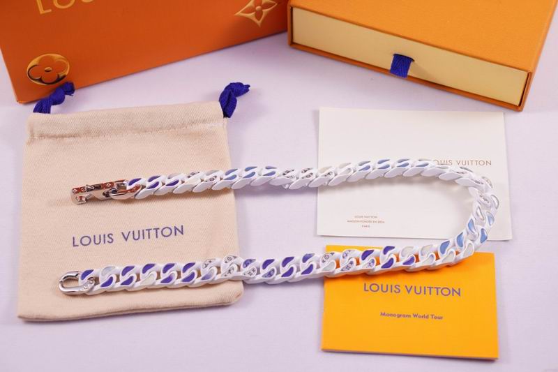 LV Suits 03lyr30 (2)