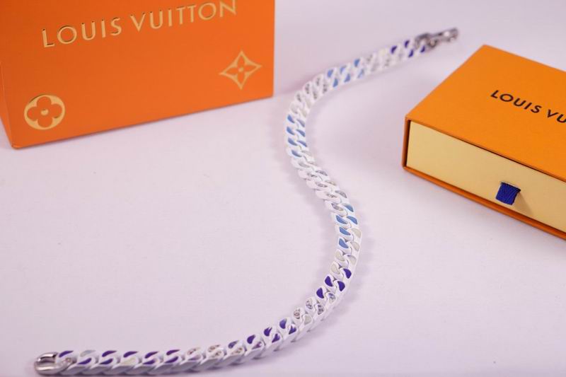 LV Suits 03lyr30 (3)