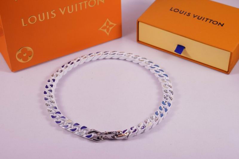 LV Suits 03lyr30 (4)