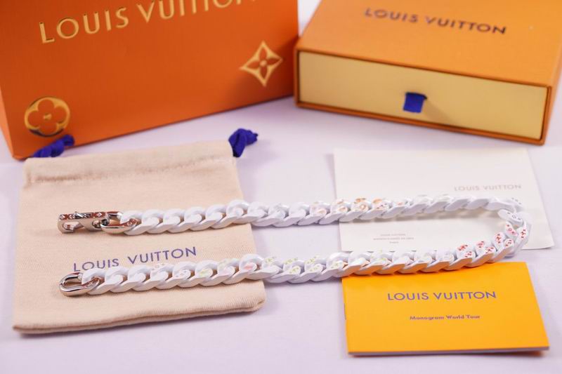 LV Suits 03lyr31 (3)