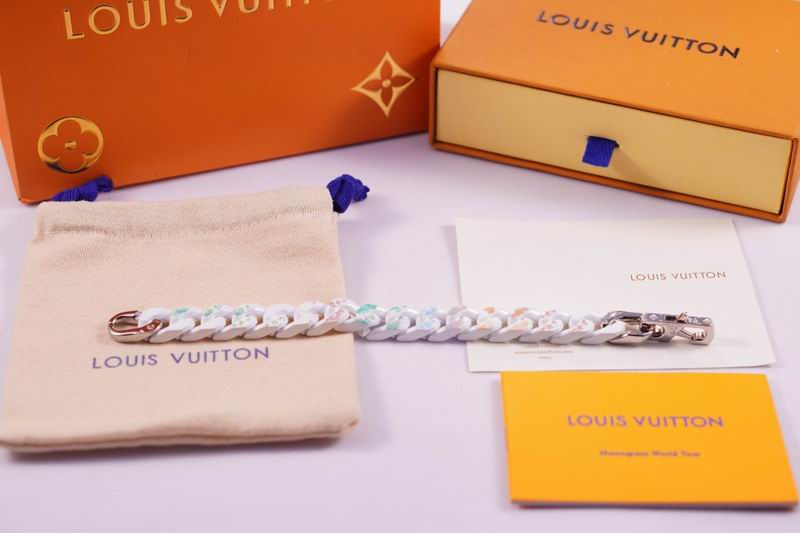 LV Suits 03lyr32 (3)