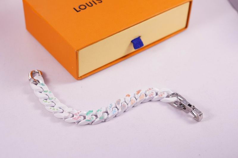 LV Suits 03lyr32 (4)